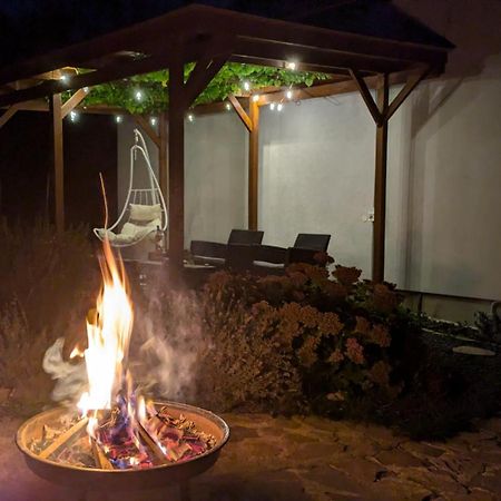 Jera Pince és Vendégház Somlovasarhely Esterno foto