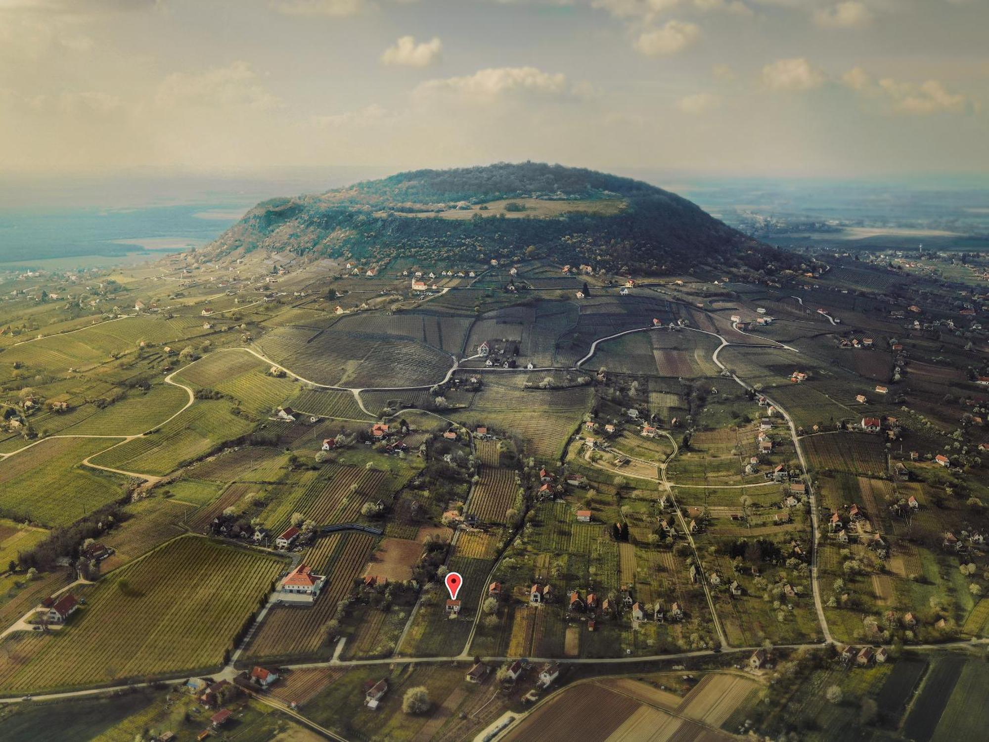 Jera Pince és Vendégház Somlovasarhely Esterno foto